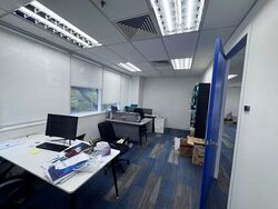 Moreton Logistics Centre (D5), Office #628916521